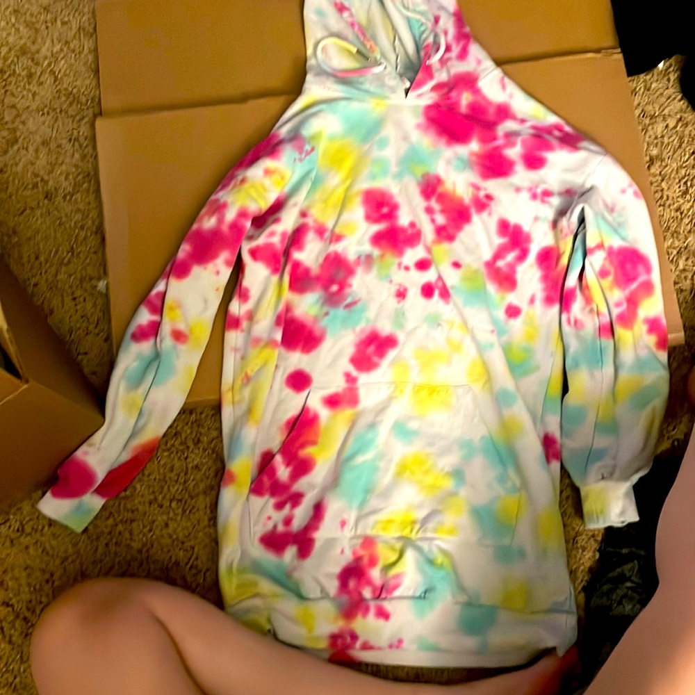 Long tie-dye hoodie, size small, 3-5